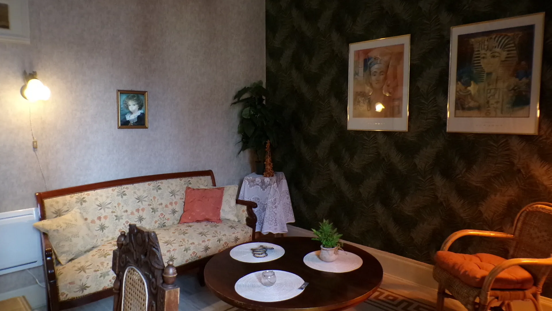 Maison de village avec deux appartements indépendants à Ainay-le-Château 