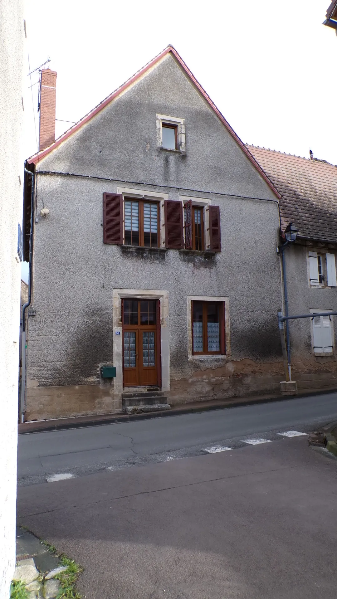 Maison de village avec deux appartements indépendants à Ainay-le-Château