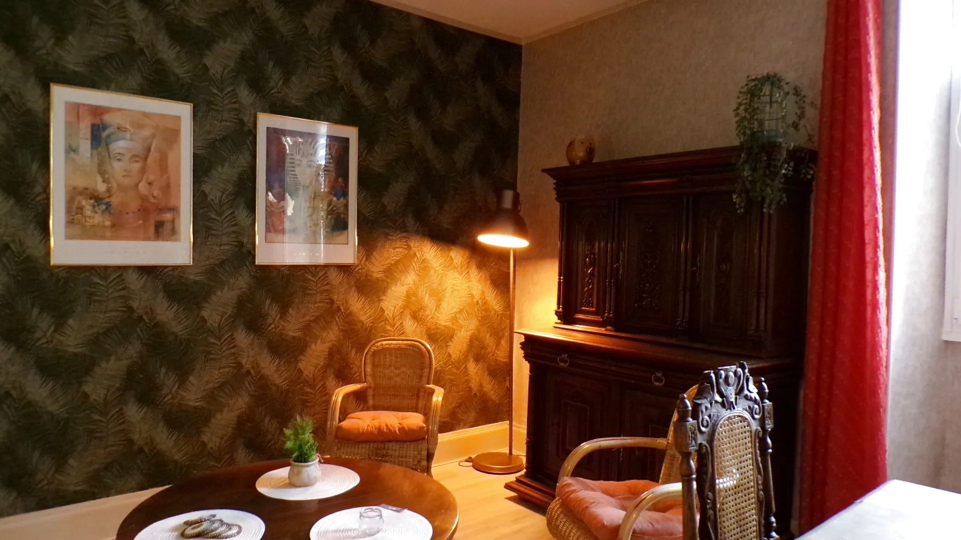 Maison de village avec deux appartements indépendants à Ainay-le-Château 