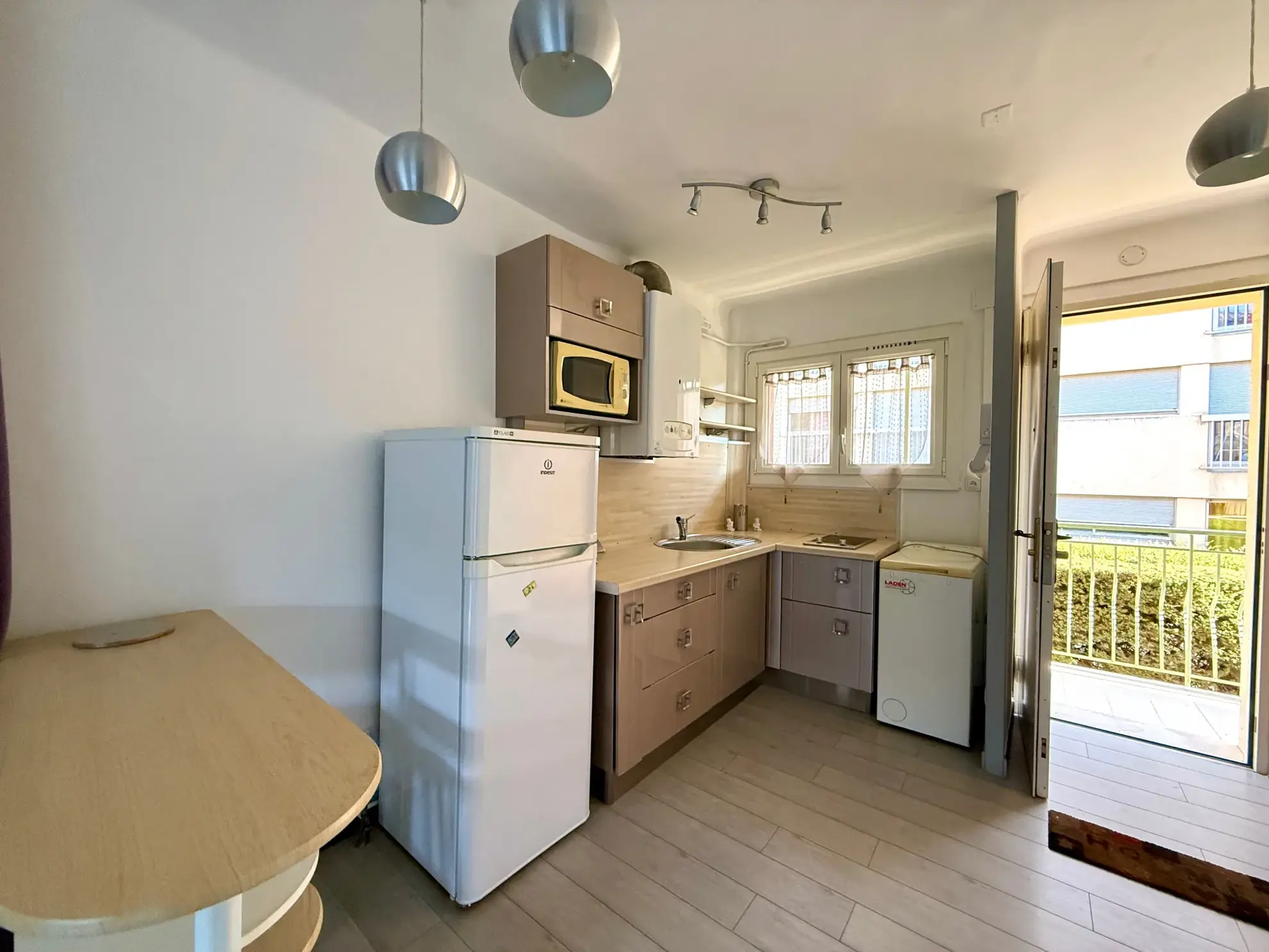 Appartement rénové de 34 m² à Saint-Raphaël, proche des plages et de la gare 
