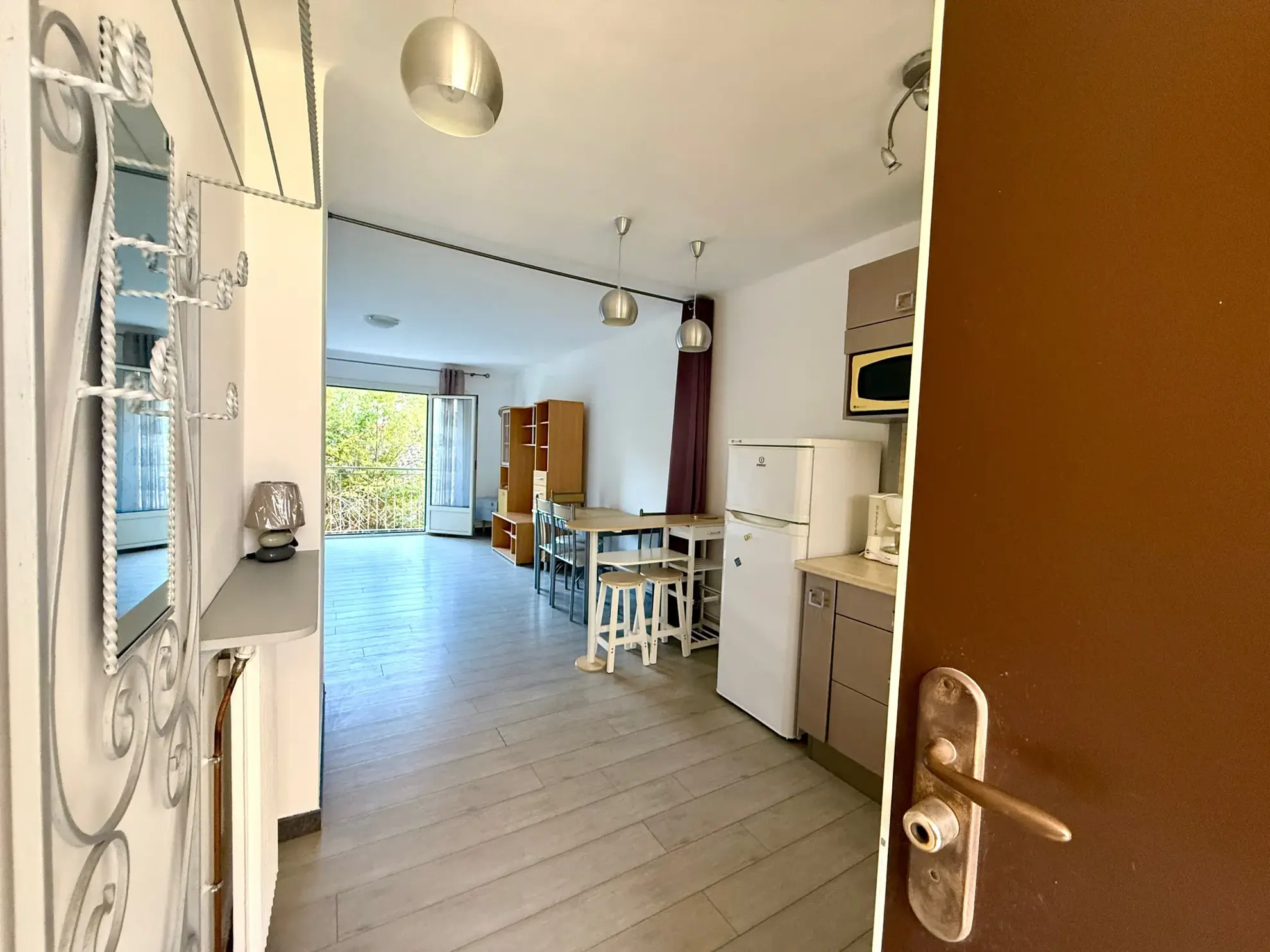 Appartement rénové de 34 m² à Saint-Raphaël, proche des plages et de la gare 