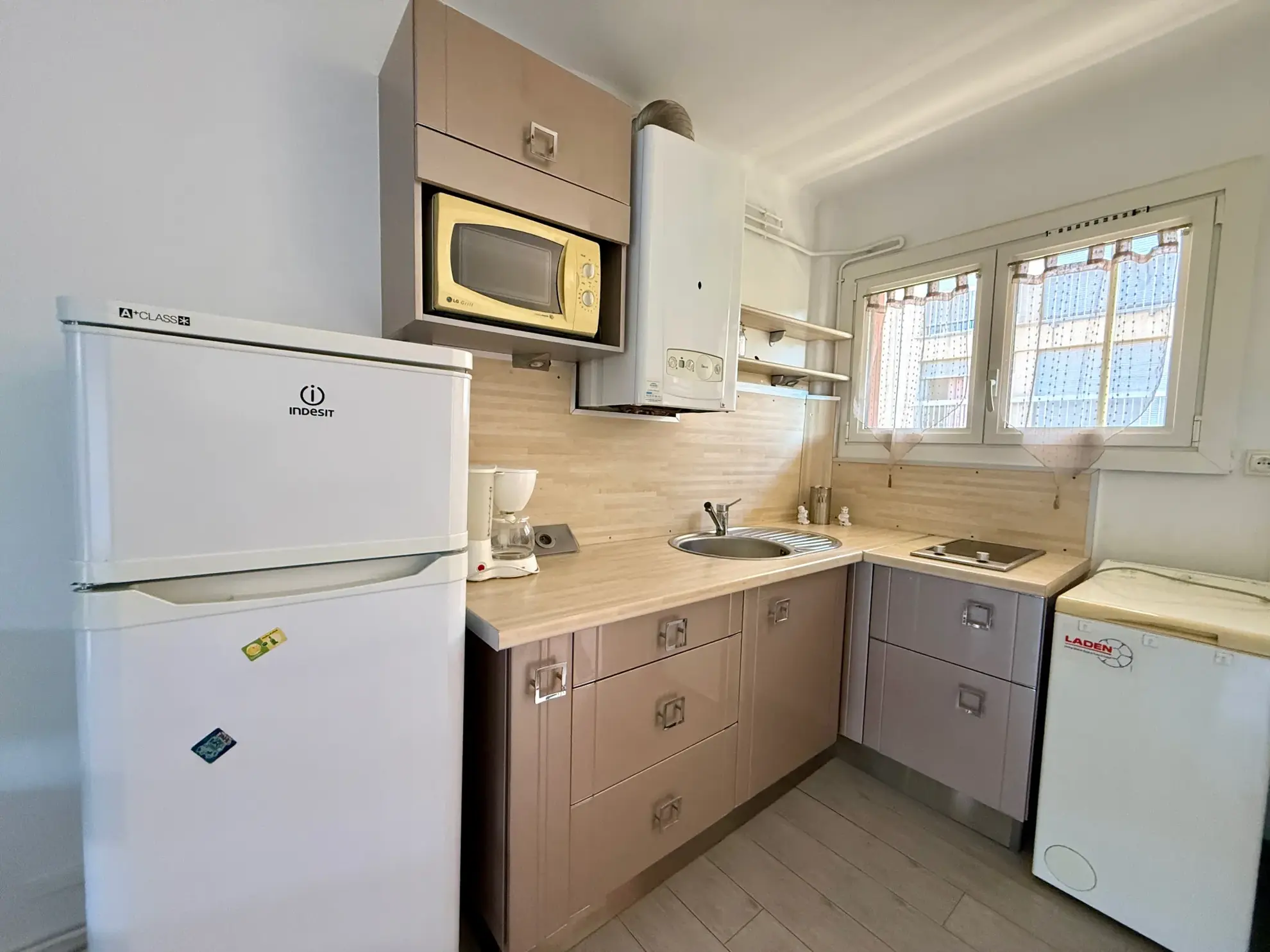 Appartement rénové de 34 m² à Saint-Raphaël, proche des plages et de la gare 