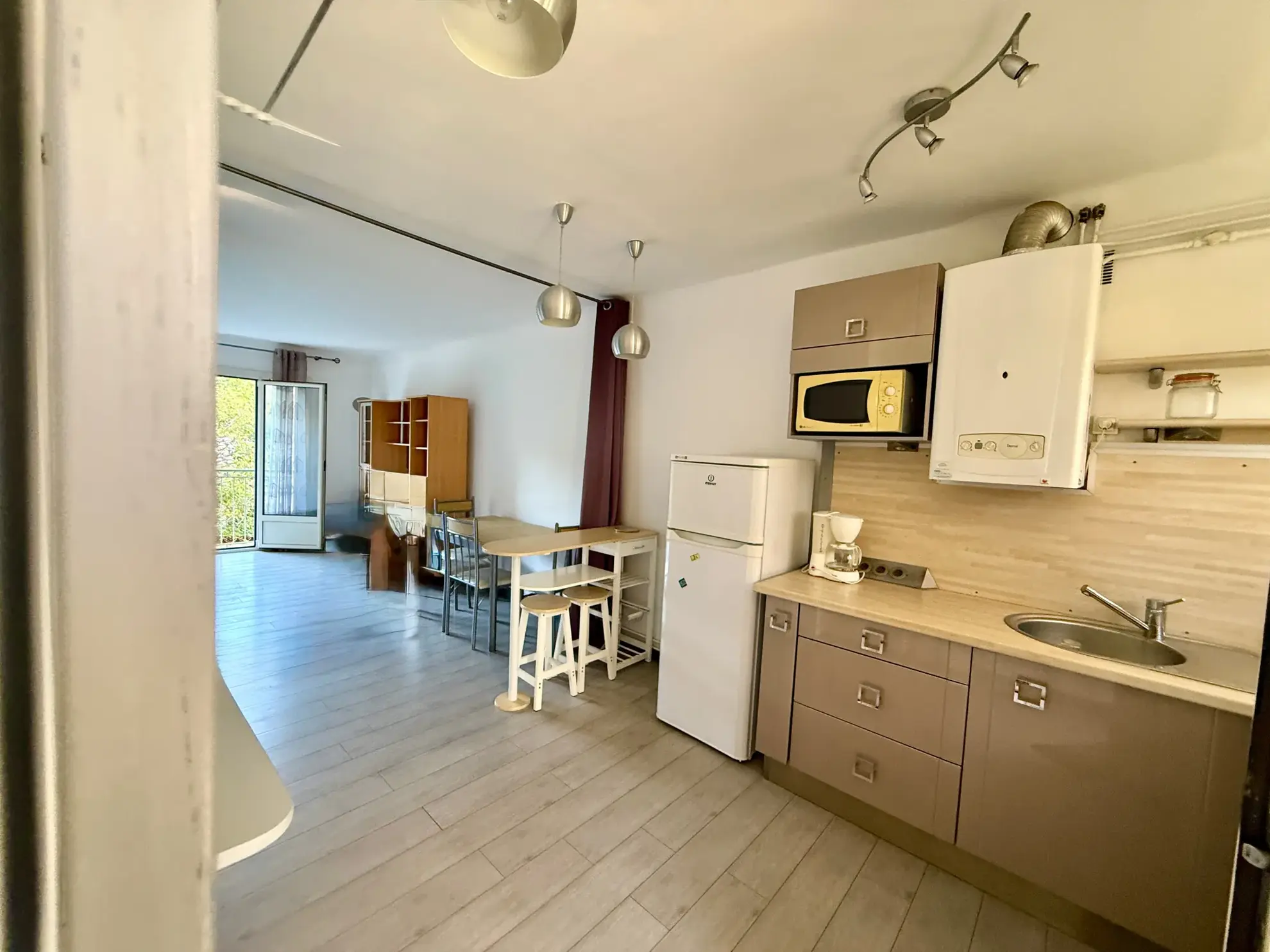 Appartement rénové de 34 m² à Saint-Raphaël, proche des plages et de la gare 