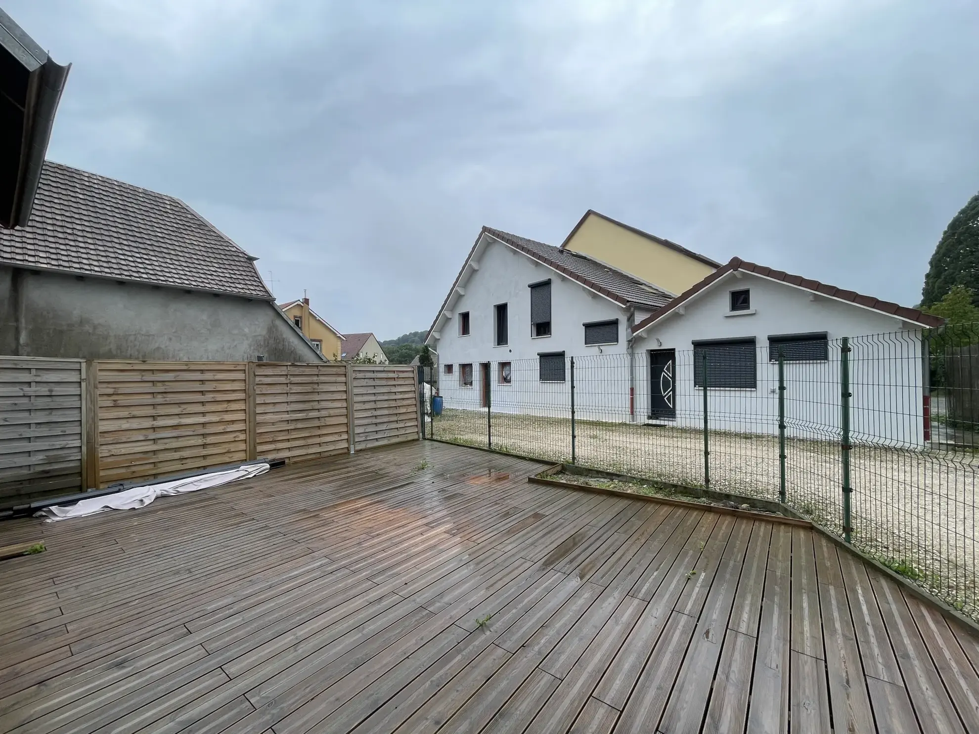 Charmante maison rénovée de 135 m² à Rougemont-le-Château avec terrasse et 4 chambres 