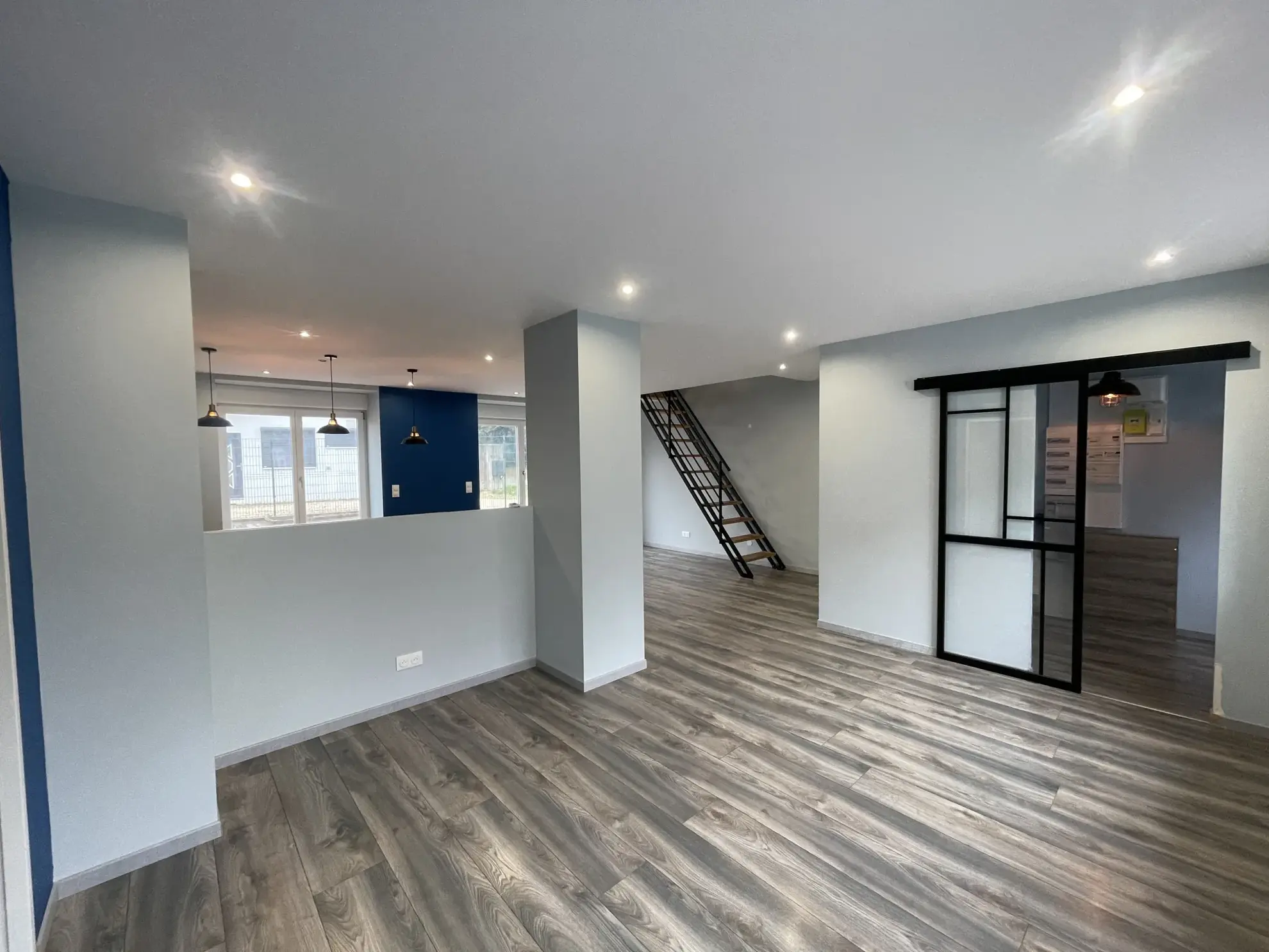 Charmante maison rénovée de 135 m² à Rougemont-le-Château avec terrasse et 4 chambres 