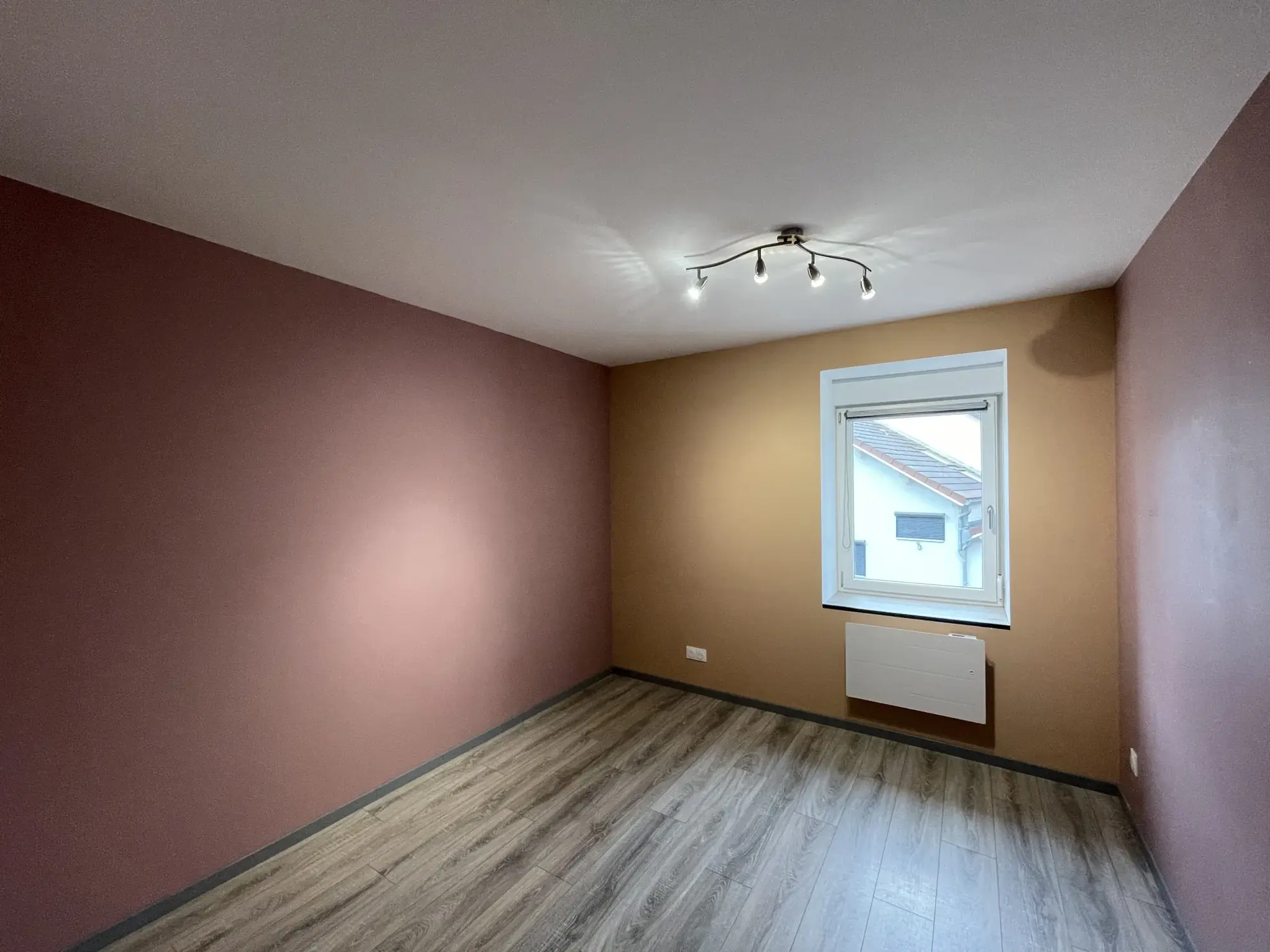 Charmante maison rénovée de 135 m² à Rougemont-le-Château avec terrasse et 4 chambres 