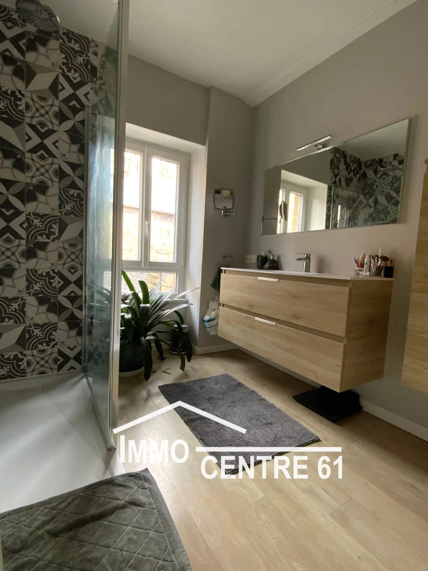 Immeuble mixte en centre-ville de La Ferté Macé à vendre à 159 000 € 