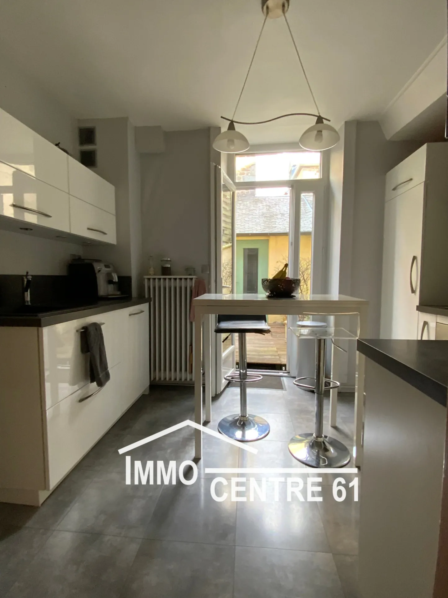 Immeuble mixte en centre-ville de La Ferté Macé à vendre à 159 000 € 