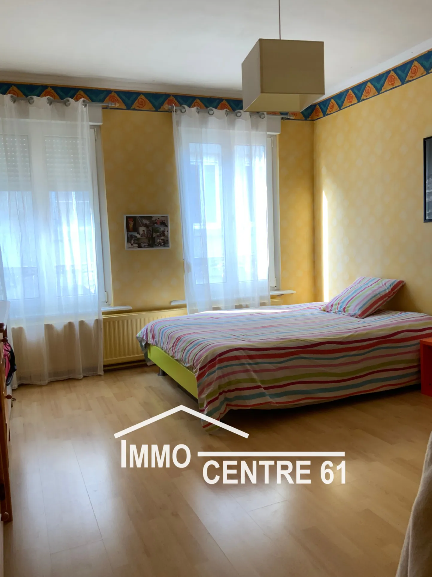 Immeuble mixte en centre-ville de La Ferté Macé à vendre à 159 000 € 