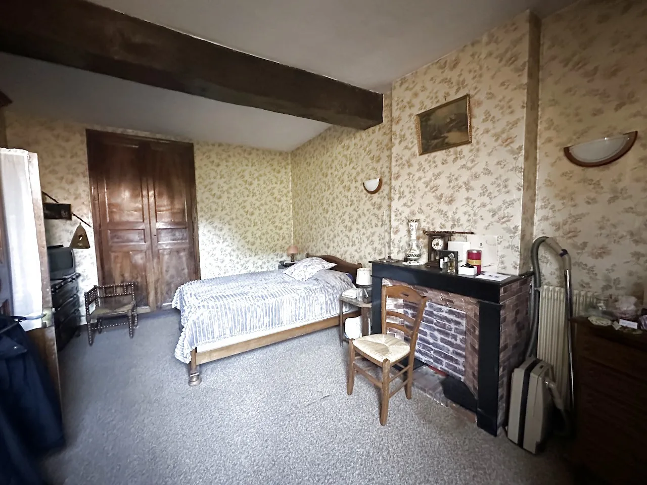 Maison de village avec garage et grenier aménageable à Marcigny, 100 m² 