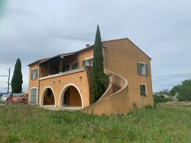 Belle villa F5 à Ledignan avec potentiel d'aménagement sur terrain de 1200 m² 