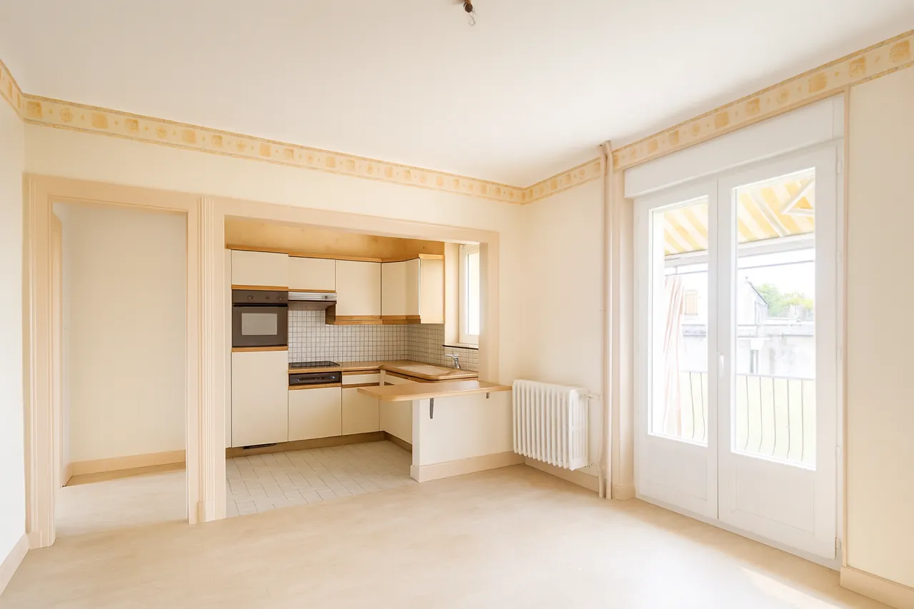 Maison mitoyenne à rénover à Longuyon avec 80 m² et potentiel d'aménagement 