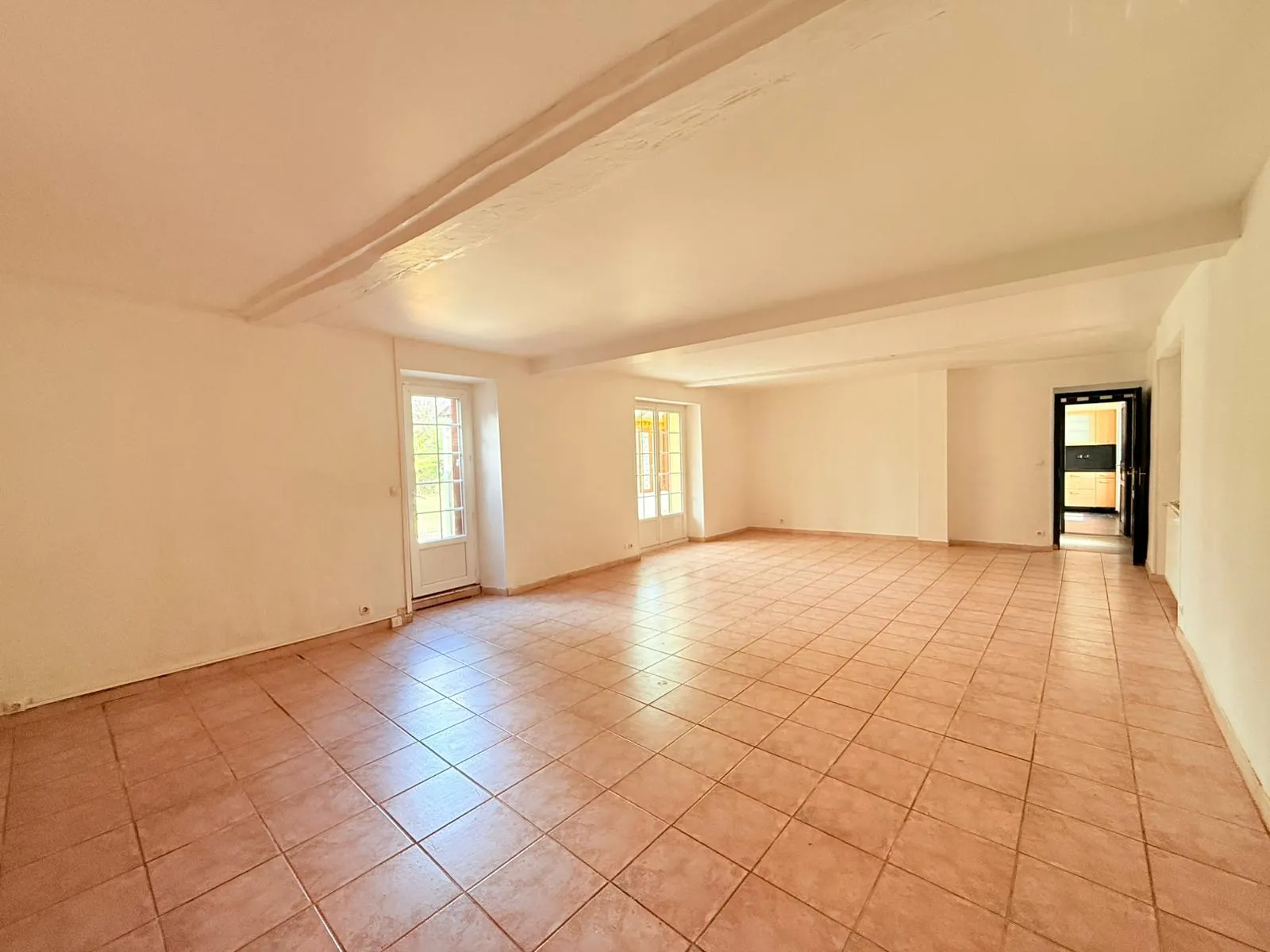 Maison de campagne à Angerville avec jardin, garage et cachet authentique 