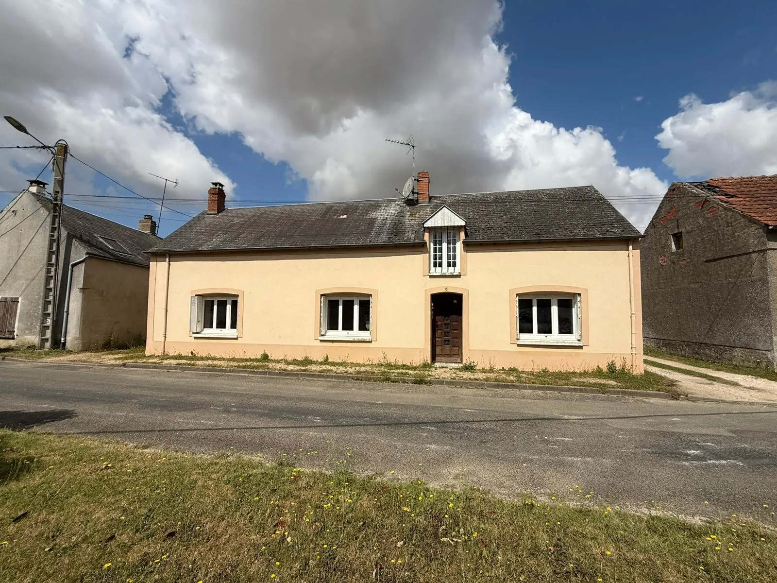 Maison de campagne à Angerville avec jardin, garage et cachet authentique 