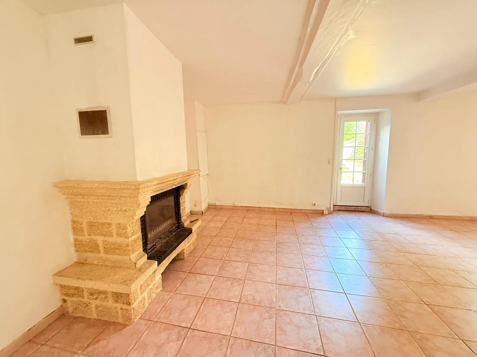 Maison de campagne à Angerville avec jardin, garage et cachet authentique 