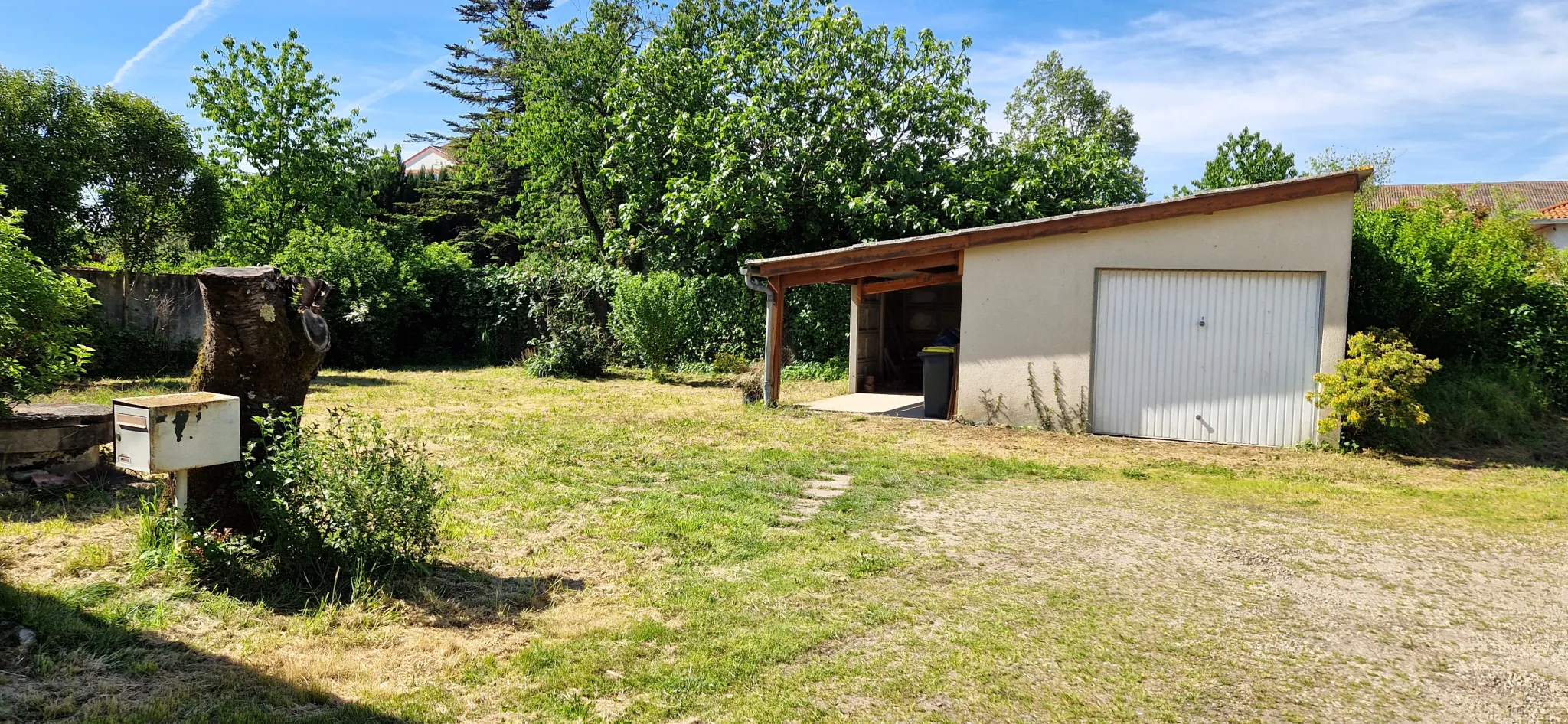 Maison à vendre proche du centre-ville de Marmande avec jardin et garages 