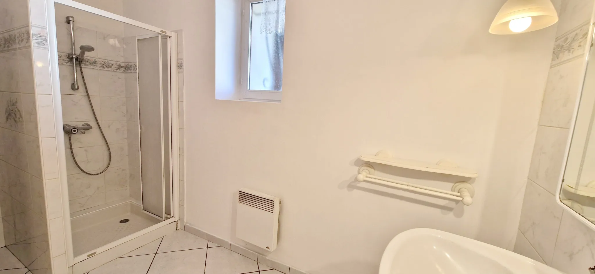 Maison à vendre proche du centre-ville de Marmande avec jardin et garages 