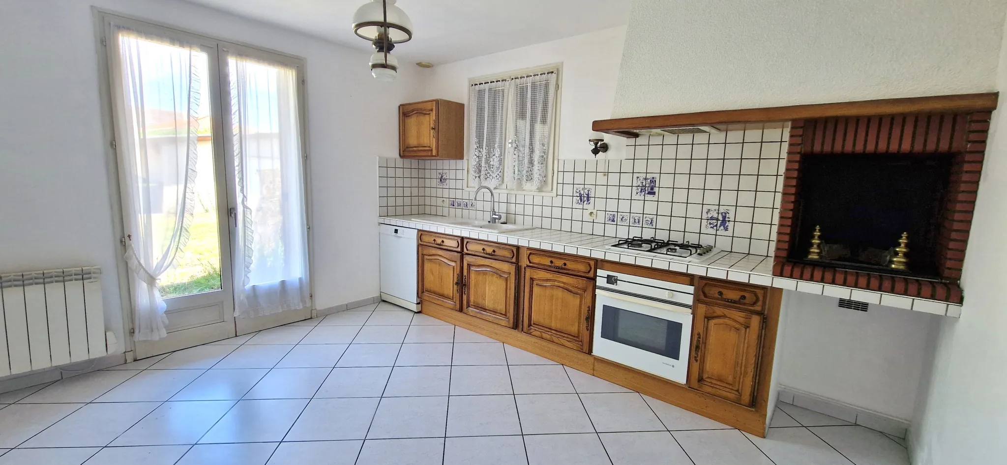 Maison à vendre proche du centre-ville de Marmande avec jardin et garages 