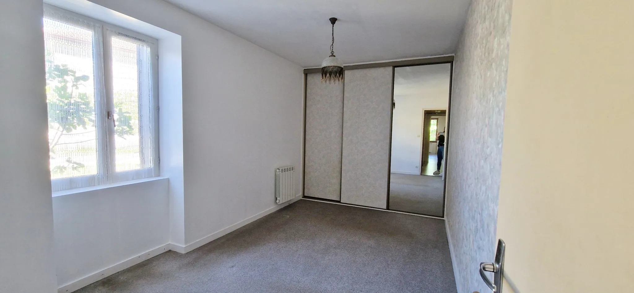 Maison à vendre proche du centre-ville de Marmande avec jardin et garages 