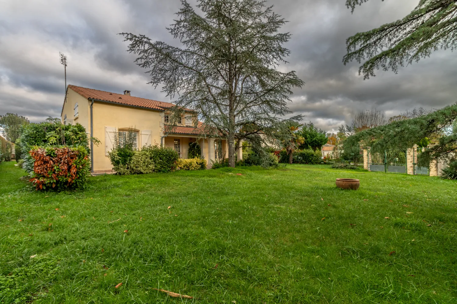 Maison 4 chambres avec véranda, garage et jardin clos à La Chapelle-des-Pots 