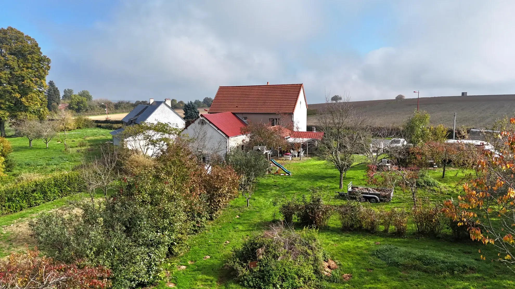 Maison individuelle de 135 m² avec grange, combles aménageables et terrain à Teilhet