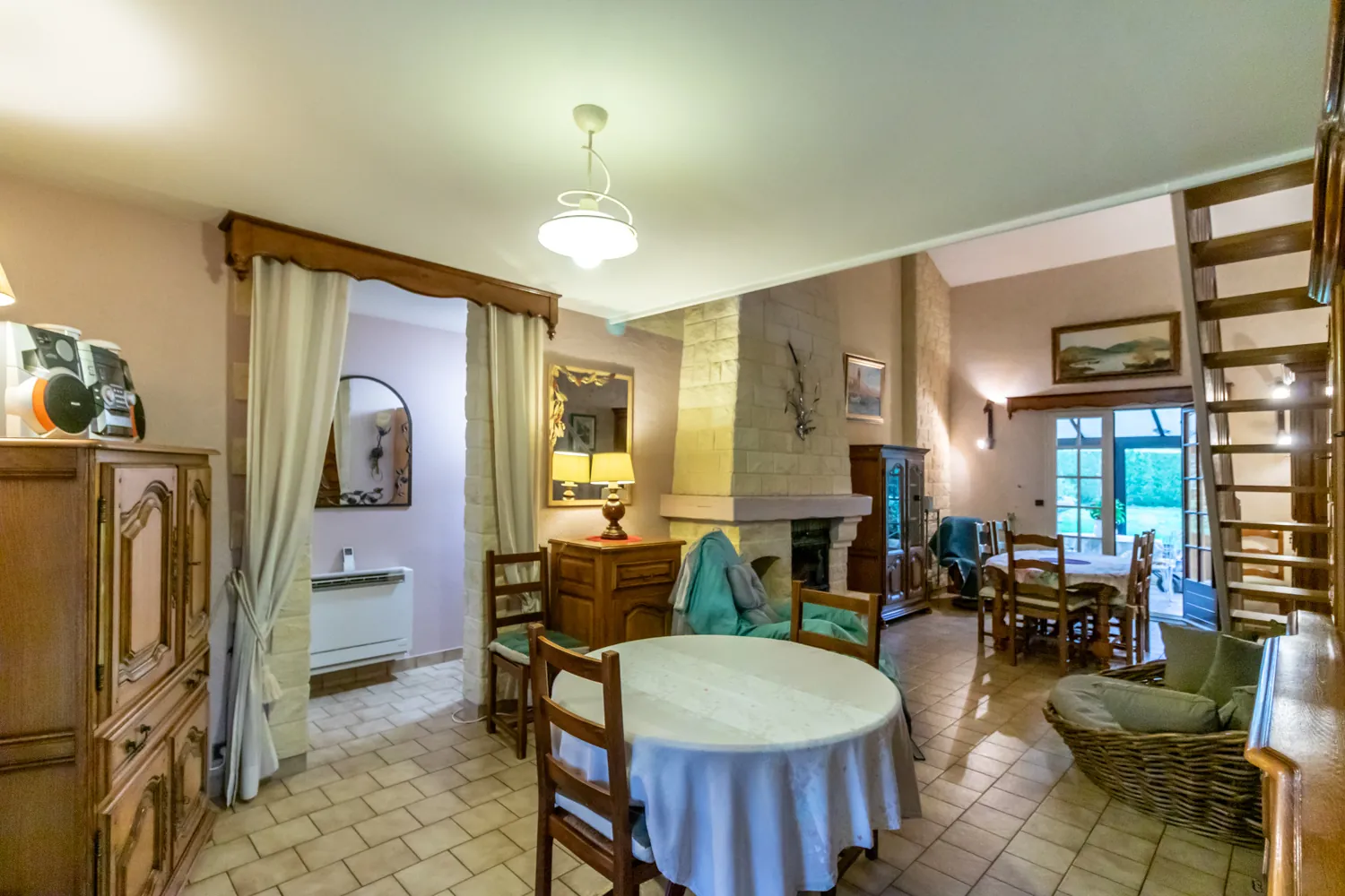 Maison 4 chambres avec véranda, garage et jardin clos à La Chapelle-des-Pots 