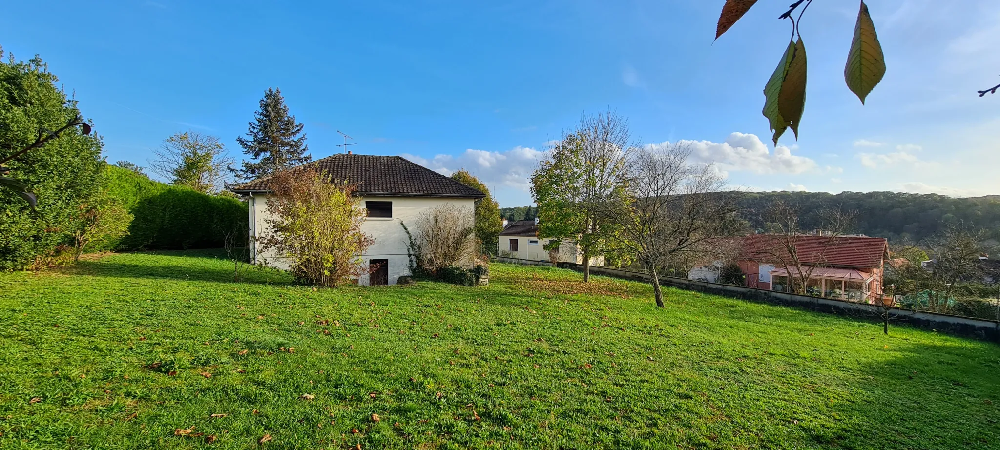 Maison indépendante à Clamecy de 100 m² avec terrasse et grand terrain 