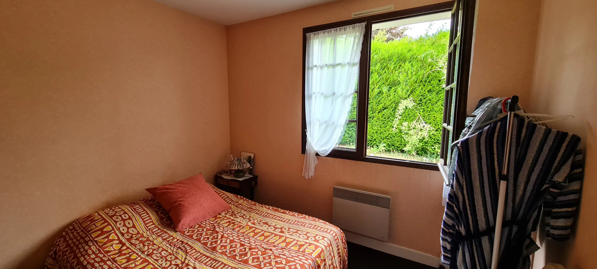 Maison indépendante à Clamecy de 100 m² avec terrasse et grand terrain 