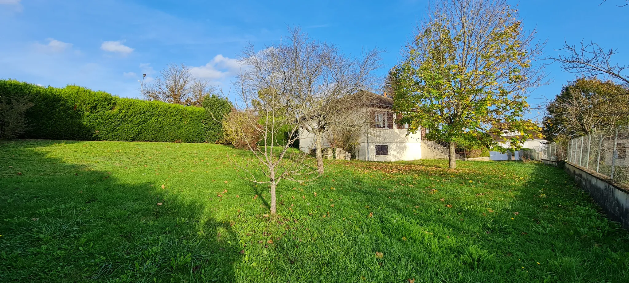 Maison indépendante à Clamecy de 100 m² avec terrasse et grand terrain 
