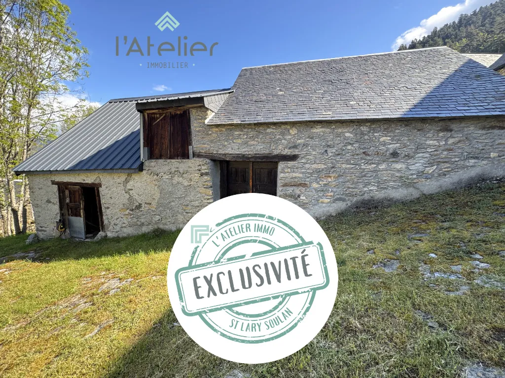 Vente de deux granges authentiques avec terrain au Val de Camparan
