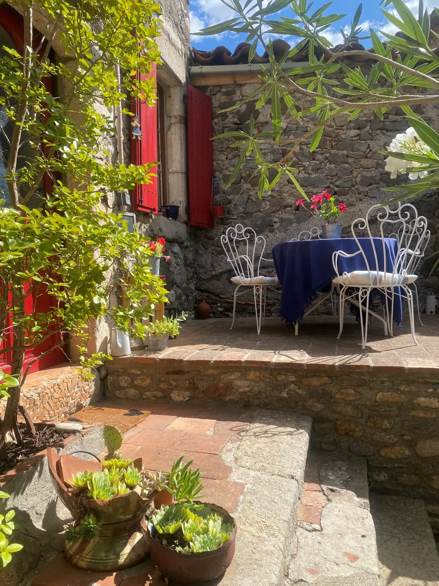 Maison de village en pierres à vendre à Mialet avec terrasse et vue sur le Gardon 