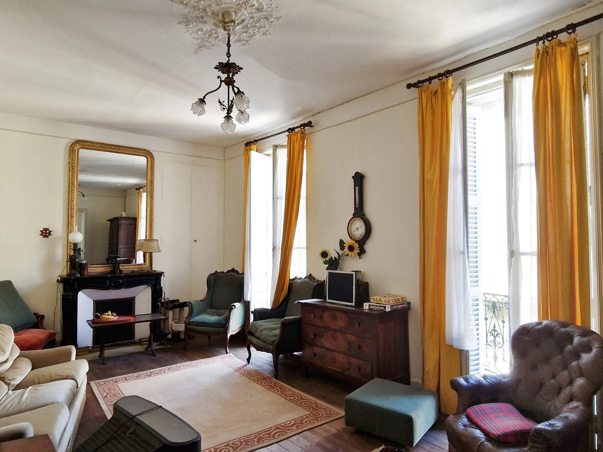 Maison de village à Cornus de 248 m² avec charme d'époque et travaux à prévoir 