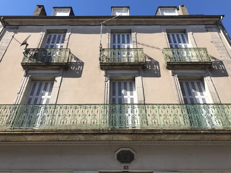 Maison de village authentique à Cornus offrant 248 m² avec potentiel de rénovation