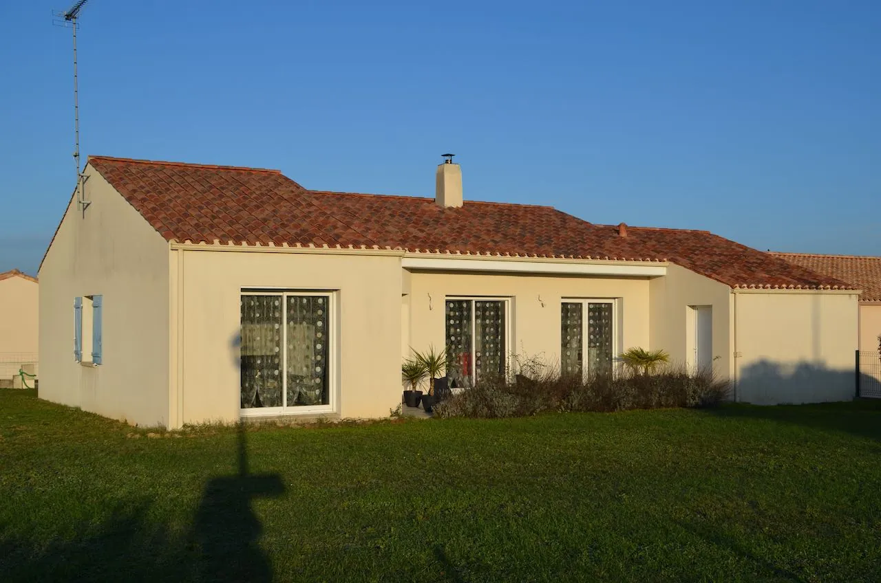 Charmante maison de 99 m² avec grand garage et jardin à Saint Jean d'Hermine