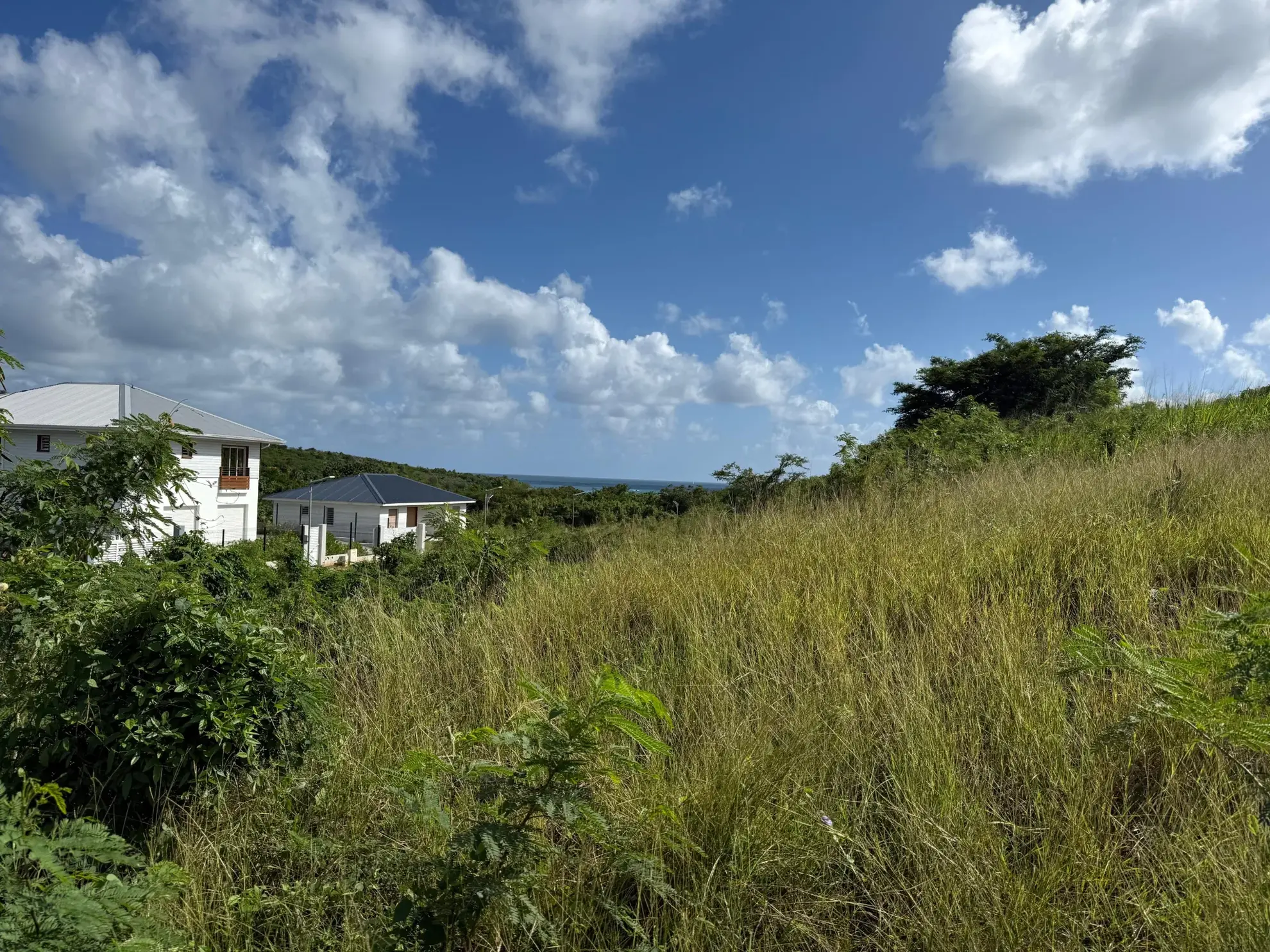 Terrain à bâtir viabilisé de 612 m² au Diamant avec permis de construire