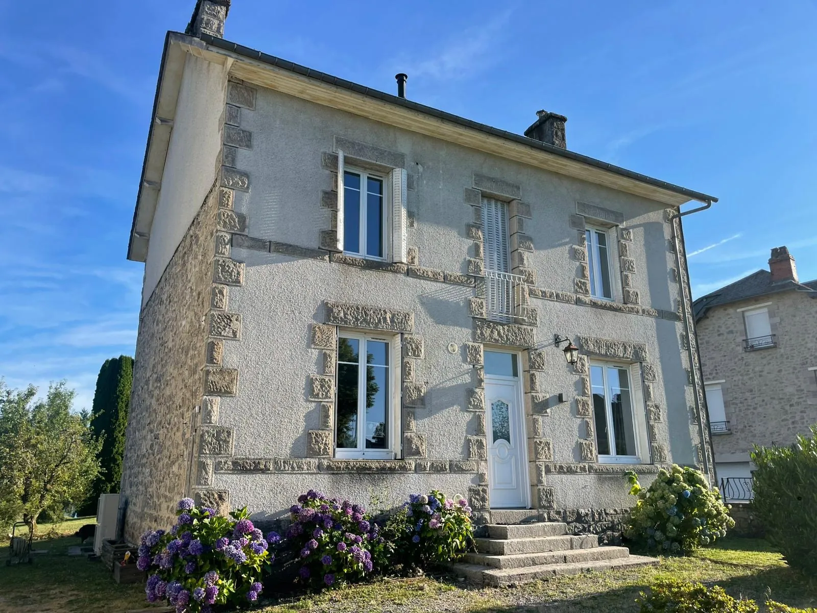 Belle maison en pierre à Egletons en Corrèze avec grand terrain clos