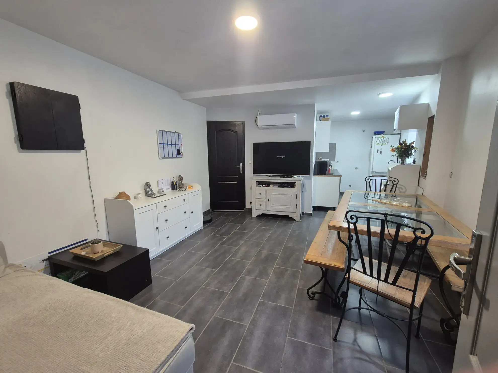 Immeuble à vendre à Seignelay avec local commercial et appartements - Investissement idéal 