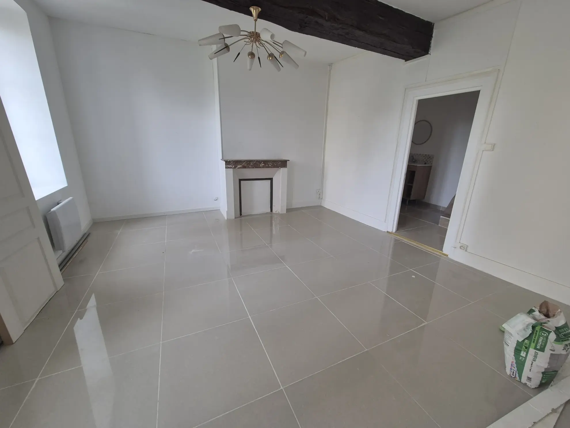 Immeuble à vendre à Seignelay avec local commercial et appartements - Investissement idéal 