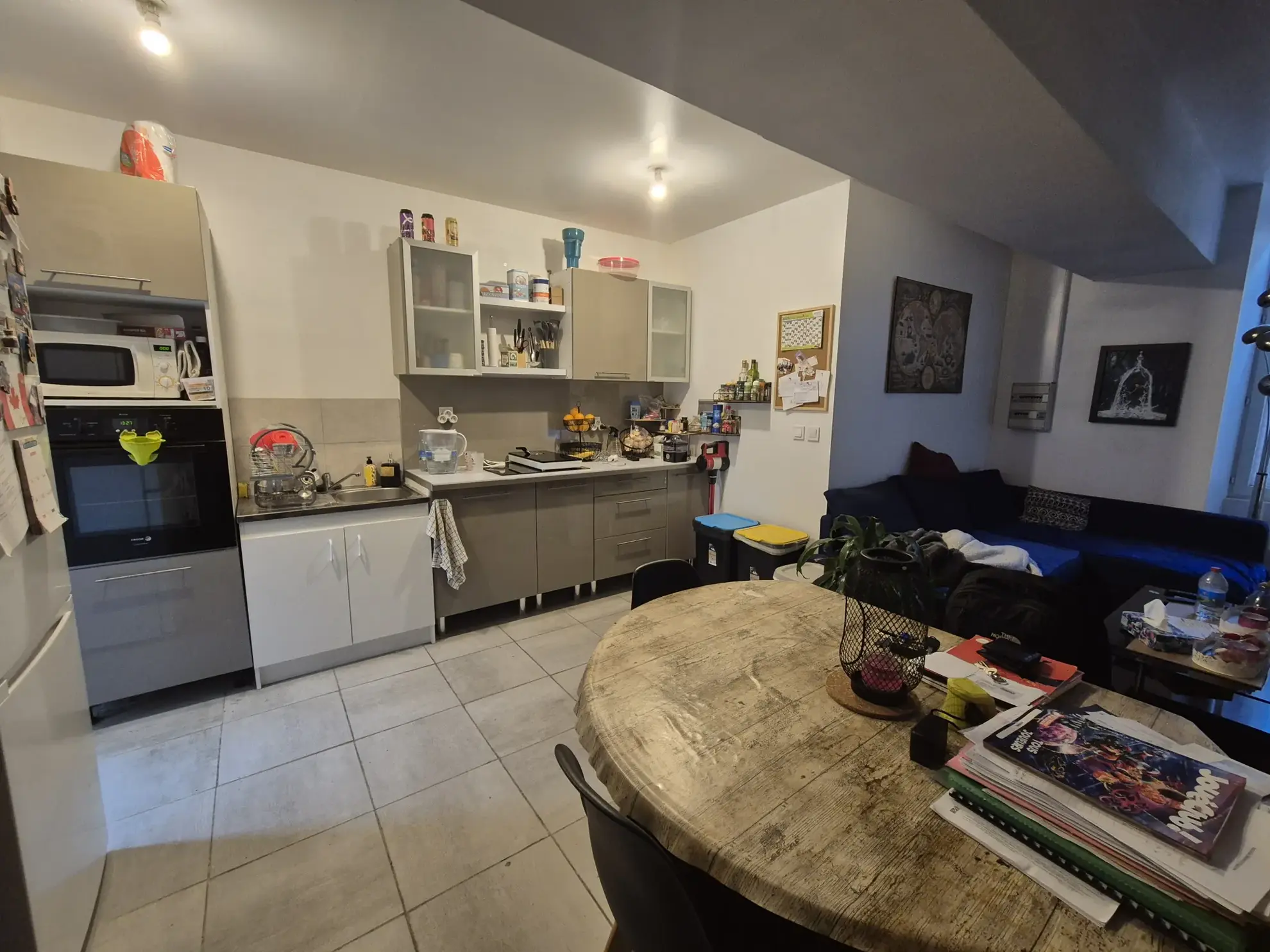 Immeuble à vendre à Seignelay avec local commercial et appartements - Investissement idéal 