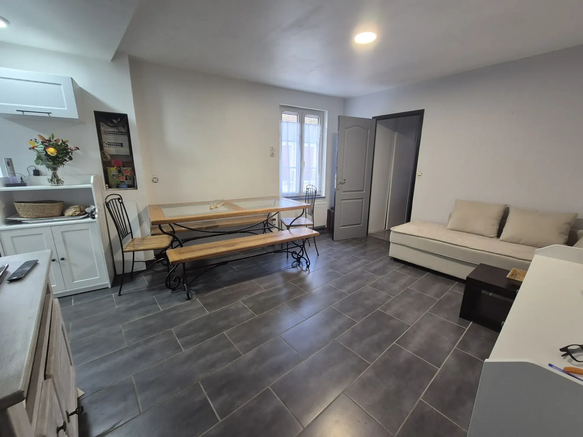 Immeuble à vendre à Seignelay avec local commercial et appartements - Investissement idéal 