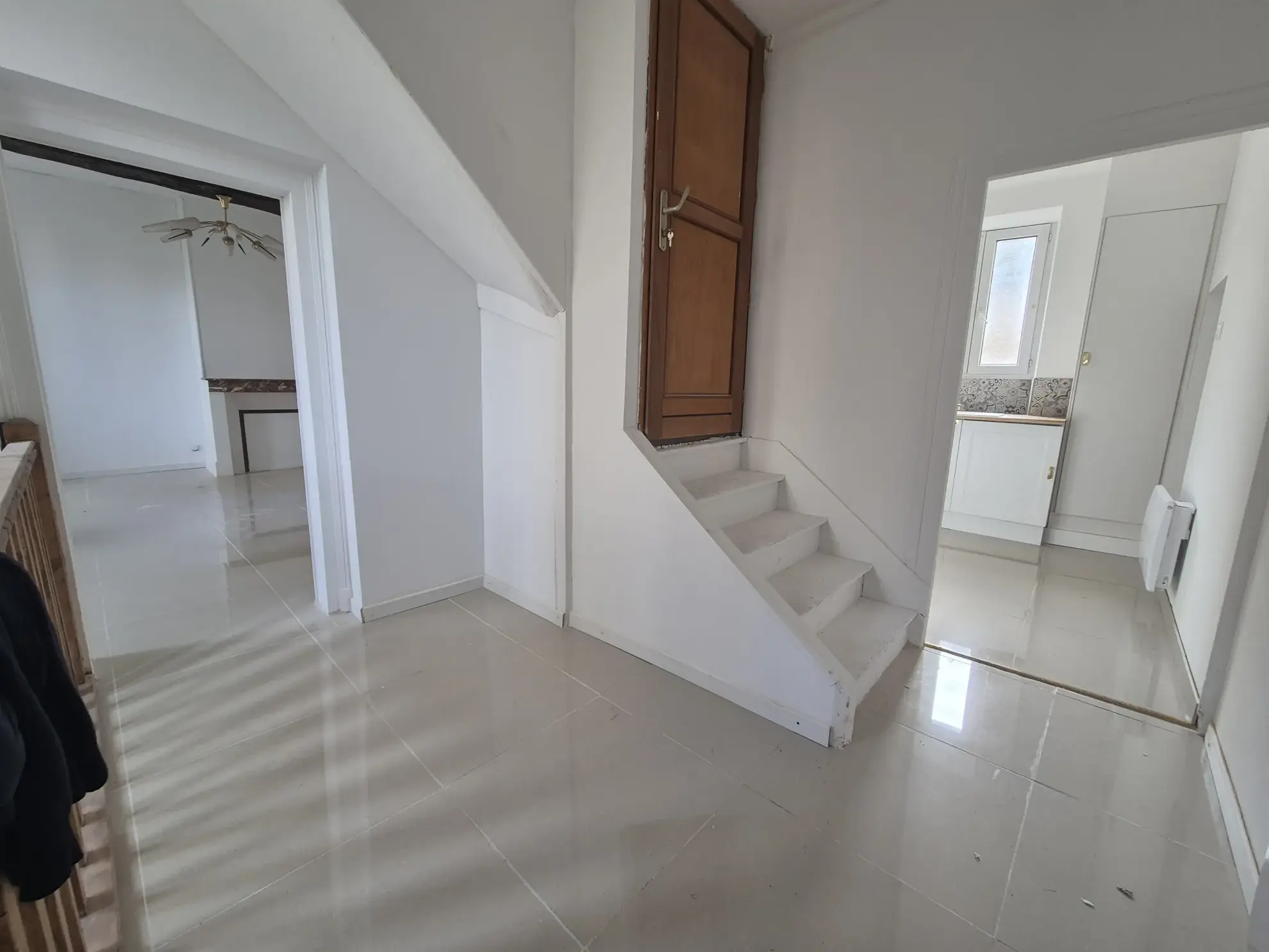 Immeuble à vendre à Seignelay avec local commercial et appartements - Investissement idéal 