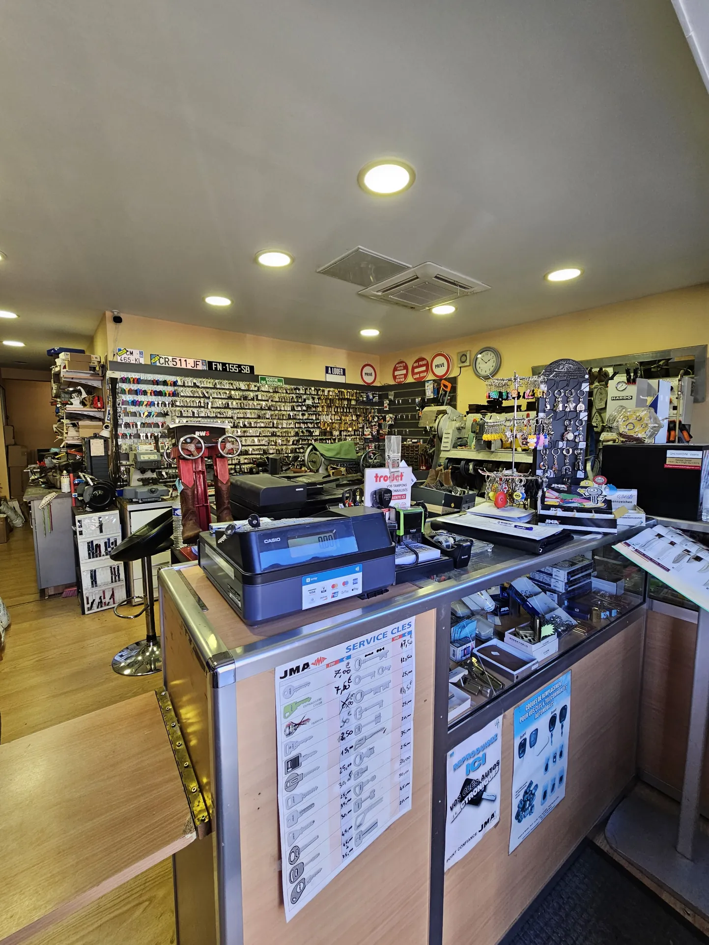 Fonds de commerce de cordonnerie et clé minute à Châteauneuf-Grasse - 64 m² 