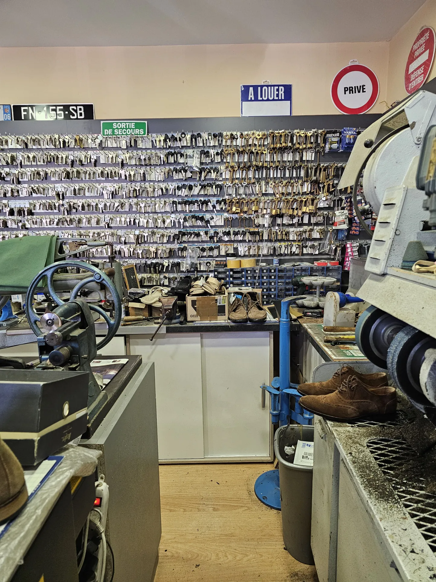 Fonds de commerce de cordonnerie et clé minute à Châteauneuf-Grasse - 64 m² 