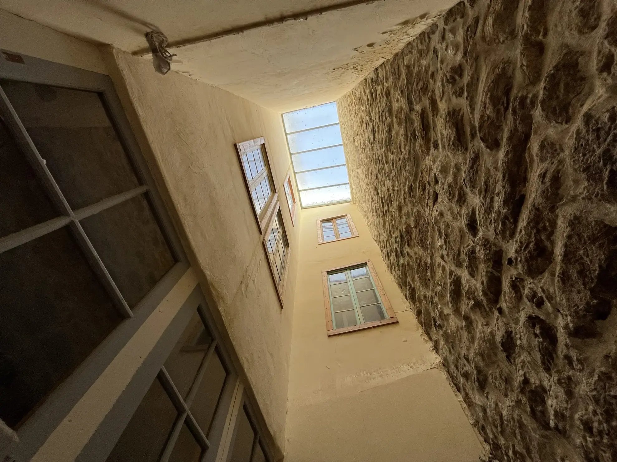 Grande maison de ville avec 4 chambres et combles à Lézignan-Corbières 