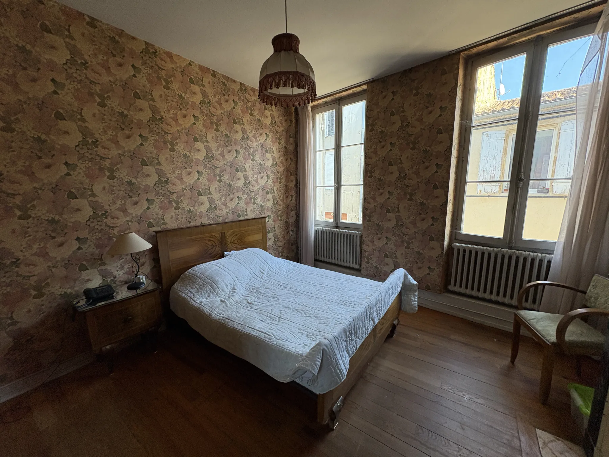 Maison de ville en pierre à Langon avec dépendances proche commodités 