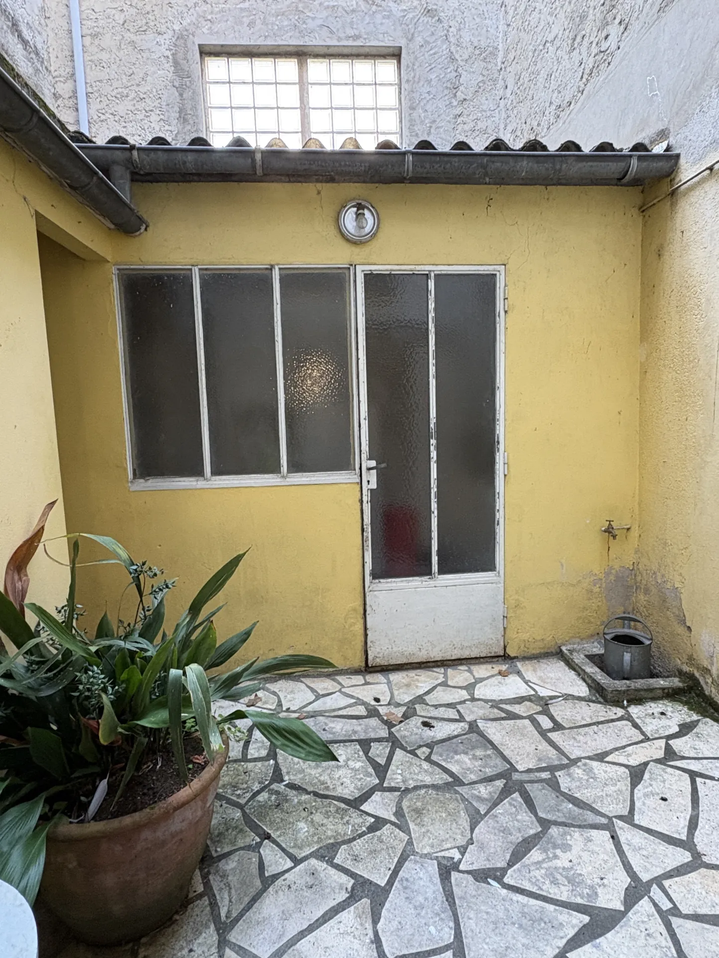 Maison de ville en pierre à Langon avec dépendances proche commodités 