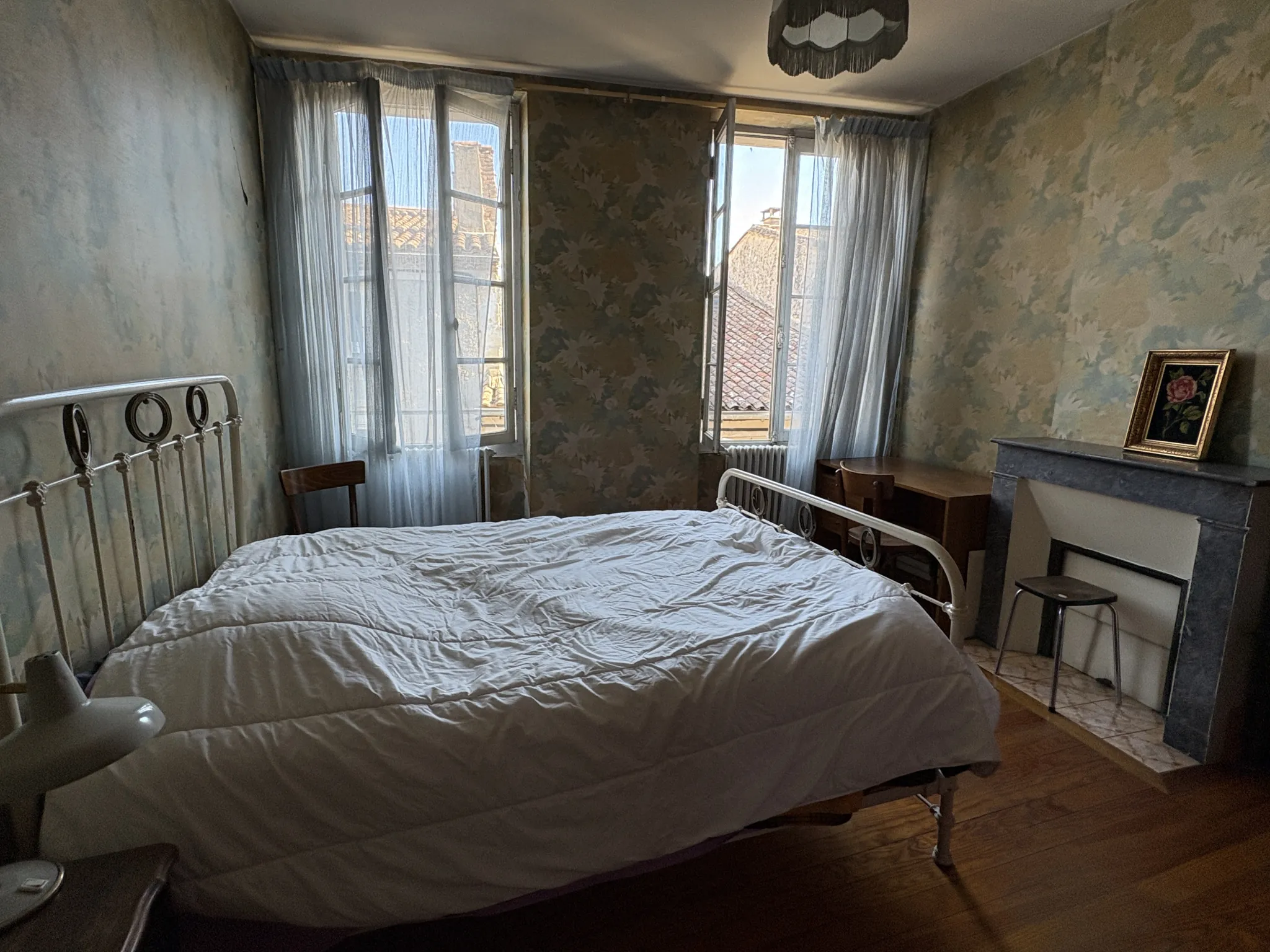 Maison de ville en pierre à Langon avec dépendances proche commodités 