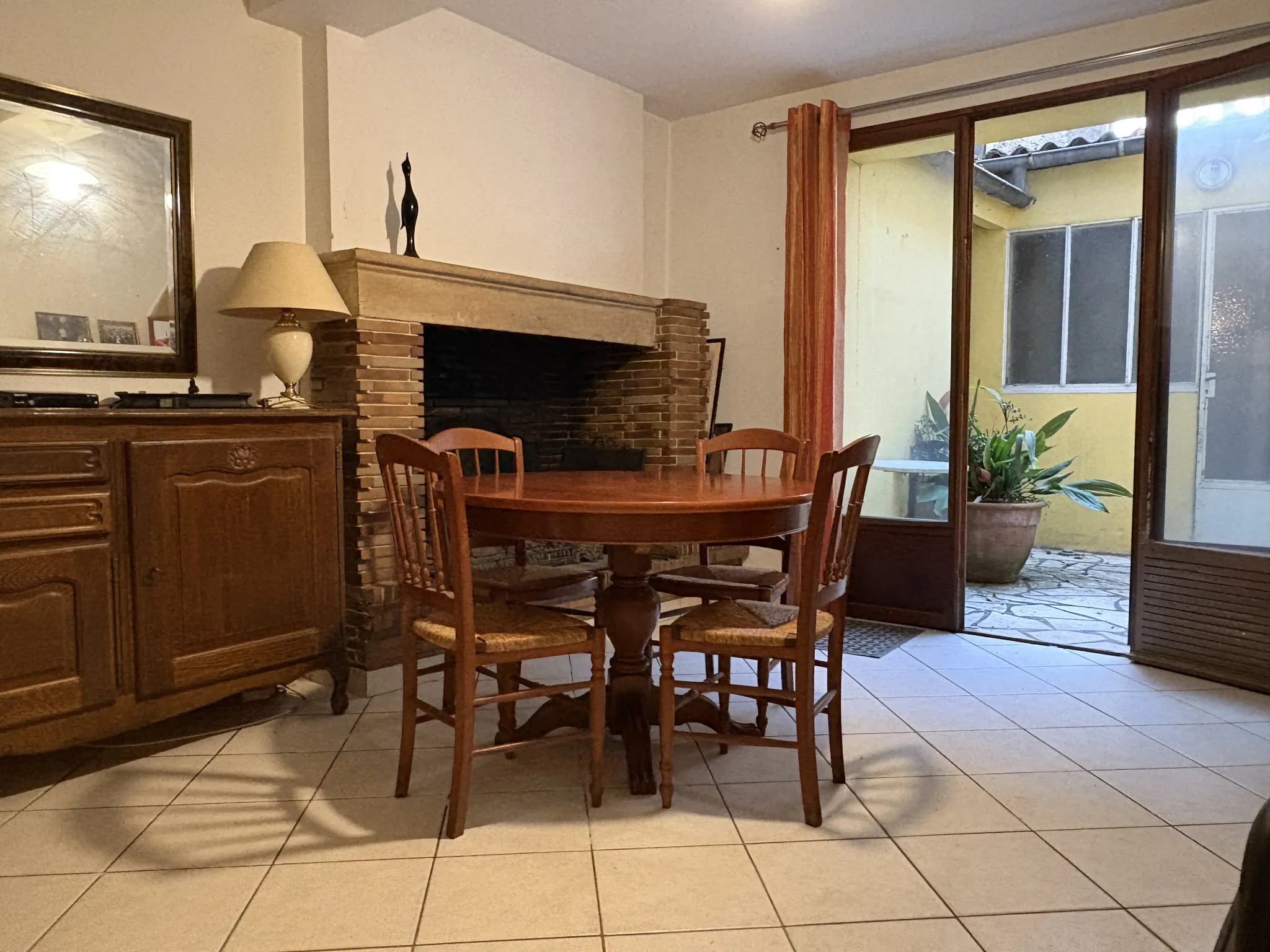 Maison de ville en pierre à Langon avec dépendances proche commodités 