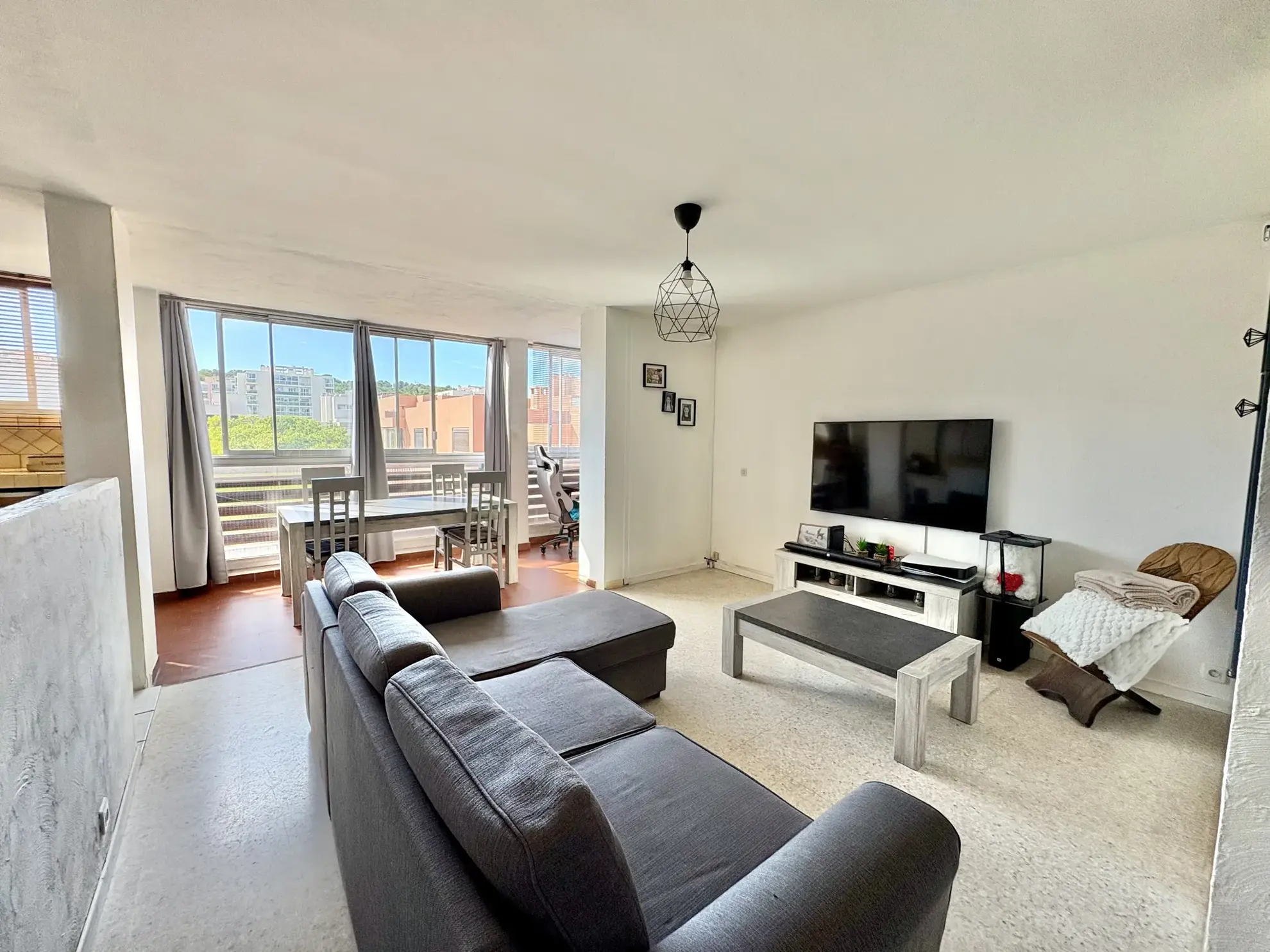 Appartement traversant 3 pièces à La Valette-du-Var avec vie lumineuse et dernier étage