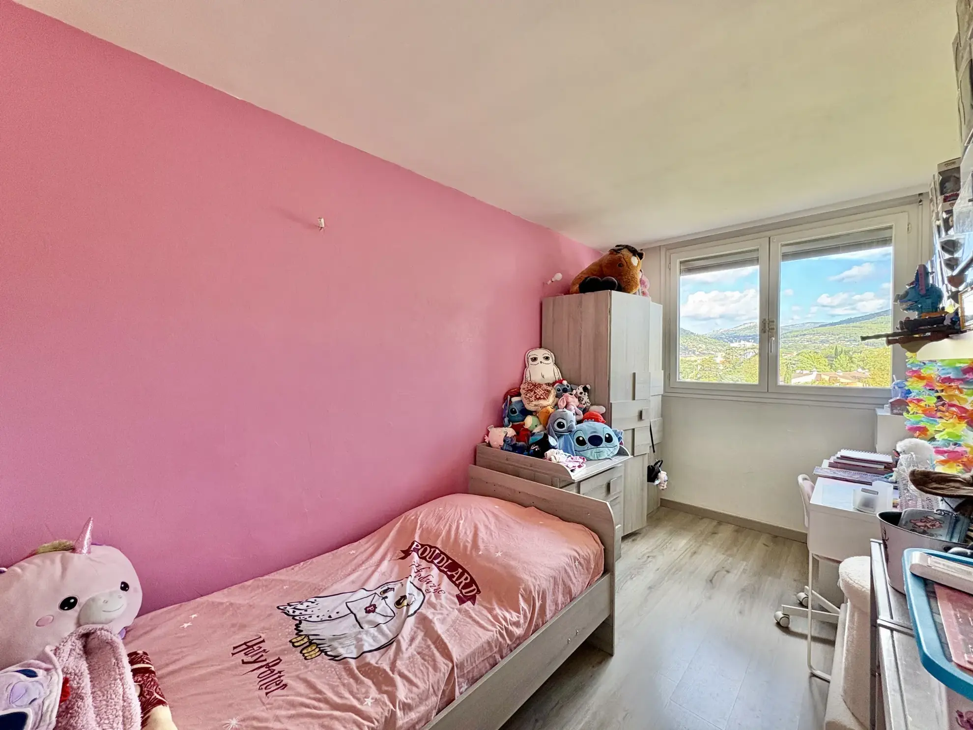 Appartement traversant 3 pièces à La Valette-du-Var avec vie lumineuse et dernier étage 